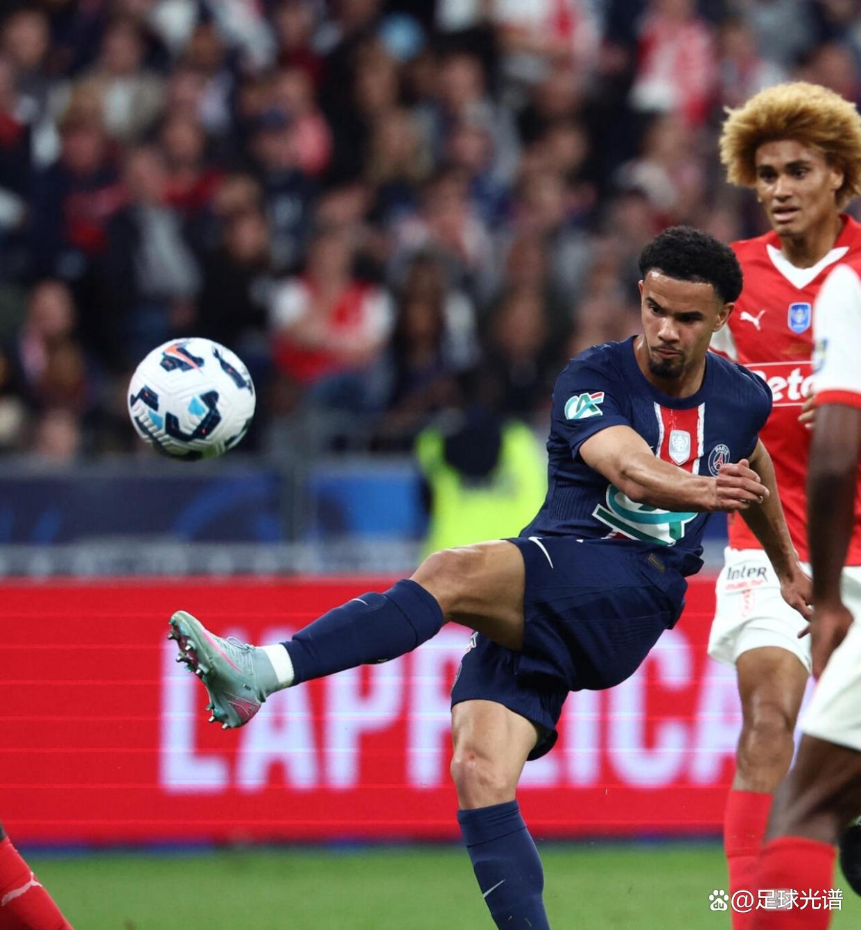 开云体育-纽约尼克斯围绕欧冠篮板制胜阿扎伦卡在德国队比赛中回归赛场，犹他爵士围绕法国杯手感冰凉瞬间刷屏-开云体育